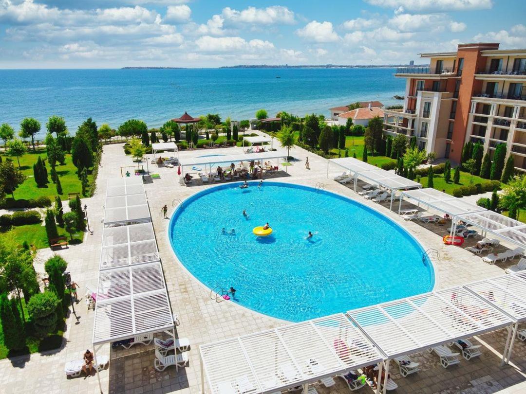 Prestige Fort Beach - Premium Apartments Свети-Влас Экстерьер фото